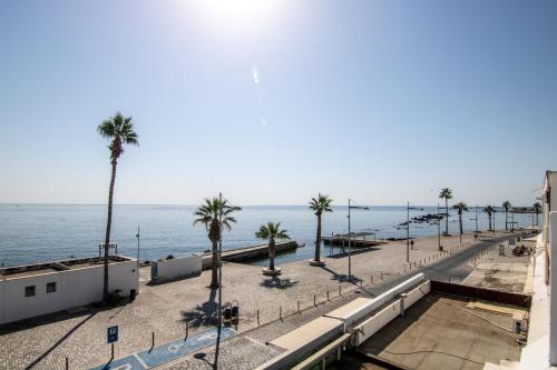 Phaedrus Living Seafront Residence Lighthouse 52