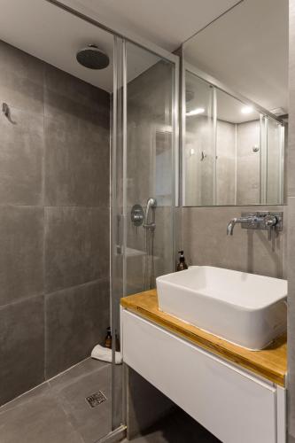 Arroios Loft Retreat Lisbon Mezzanine Apartment
