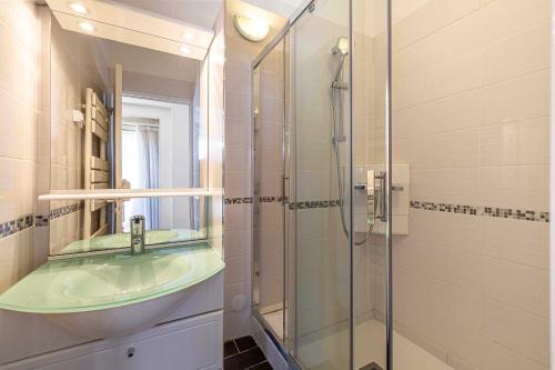 A C apartment with balcony- 2BDR 4P - Cannes Beach