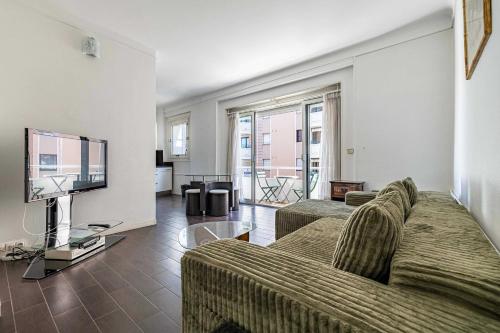 A C apartment with balcony- 2BDR 4P - Cannes Beach