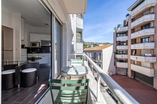 A C apartment with balcony- 2BDR 4P - Cannes Beach