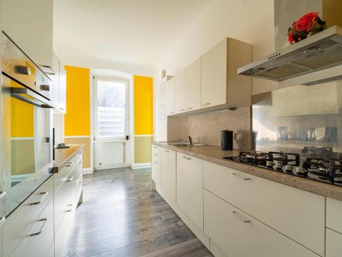 Stylish Apartment for 6 near Vienna International Centre Metro U1