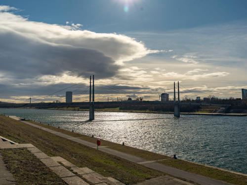 Stylish Apartment for 6 near Vienna International Centre Metro U1