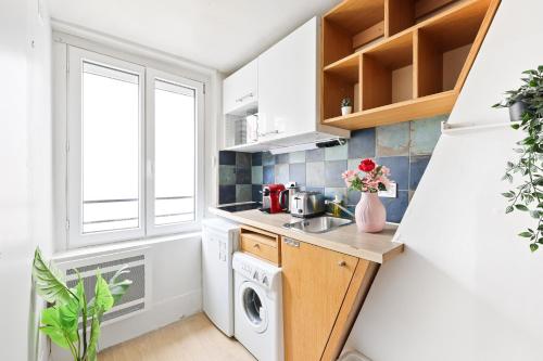 Le Marais Cozy Studio Apartment Free NetFlix