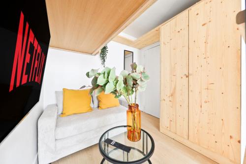 Le Marais Cozy Studio Apartment Free NetFlix