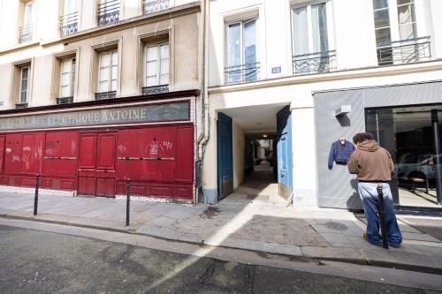 Le Marais Cozy Studio Apartment Free NetFlix