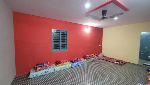 a room with a red wall with four bunk beds at Rd resort in Jāmb