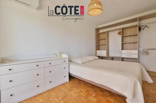 Llit o llits en una habitació de Le Cigalon