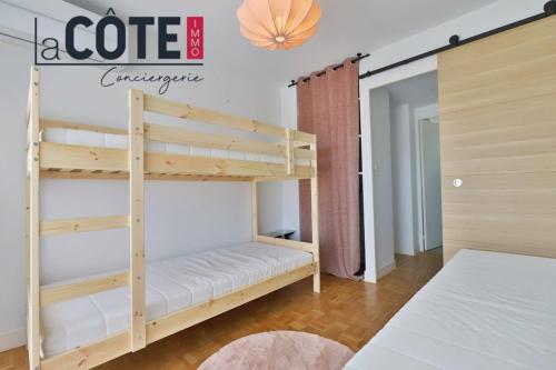 Llit o llits en una habitació de Le Cigalon