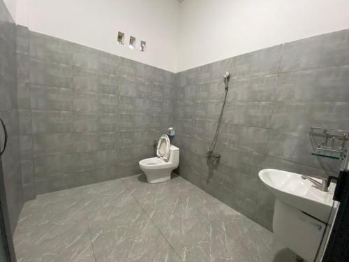 a bathroom with a toilet and a sink at Ocean Bungalow in Phú Quốc