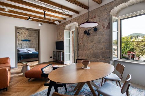 SANTA CROCE SUITE by DuHomes