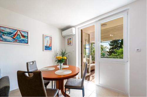 Apartment Klario - sea view terrace & free parking