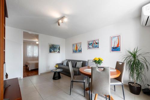 Apartment Klario - sea view terrace & free parking