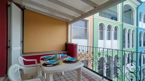 a balcony with a table and chairs on it at TRILOCALE DIRETTAMENTE SUL MARE - cod 512 in Porto Recanati