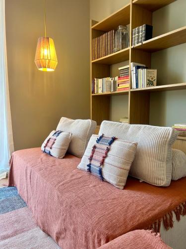 Sunny New Apt with Terrace 2 min Metro