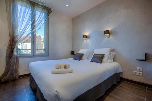 Postel nebo postele na pokoji v ubytování RG Duplex - Sea View - Palais & Croisette - Luxury Stay by LRA Cannes