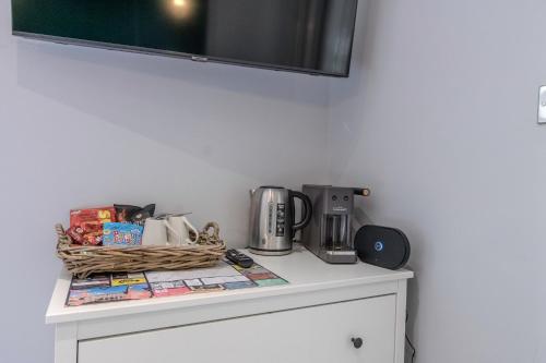 a table with a basket on top of a counter at The Southport Seaside Snug Suites in Southport