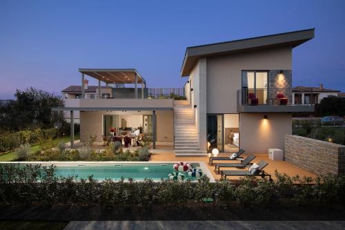 Villa Puerto de Luz near Fazana for 8 persons with 35 m2 private pool, sea view, mini golf & sauna