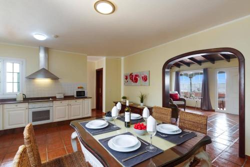 Villa Roca Negra by Villa Plus