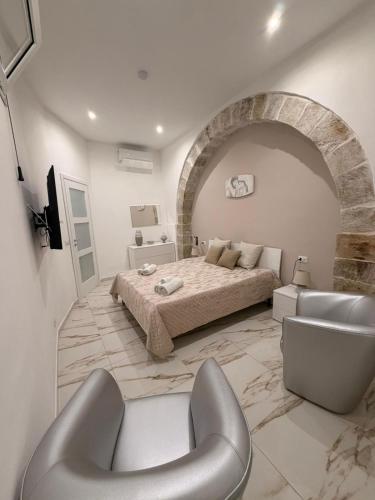 a bedroom with a bed and a sink in a room at B&B Heracleae Luxury Home in Cattolica Eraclea