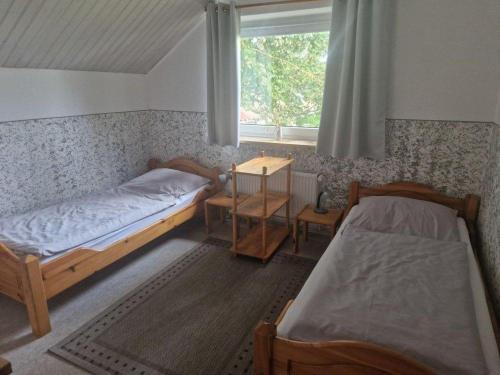 a bedroom with two beds and a window at Feldblick in Ruhwinkel