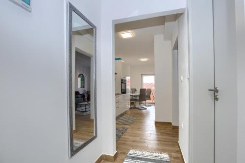 Aurelia Apartment - Terrace with Lemon Garden View