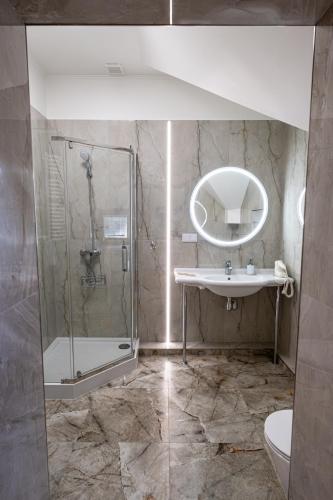 a bathroom with a shower and a sink at Hotel Restauracja Browar Lwów w Lublinie in Lublin