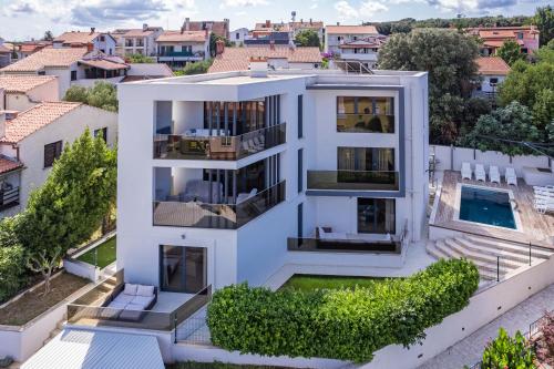 Villa Golfista in Pula for 10 persons with whirlpool, mini golf, sea view & only 200 m from beach