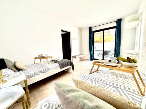 4-BR, Sea-View VILLA, private pool and BBQ, in Corralejo Downtown!