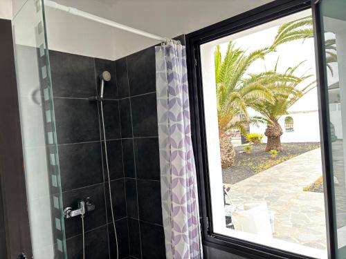 4-BR, Sea-View VILLA, private pool and BBQ, in Corralejo Downtown!