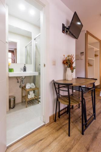 a dining room with a table and a mirror at Casa de la Catedral in Granada