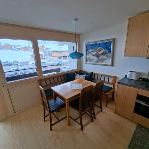 a kitchen and dining room with a table and chairs at Hemmile - Ferienwohnung in Lech in Lech am Arlberg
