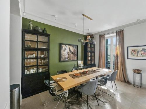 A Collection Rue dAntibes Elegant 130 m2 Designer Apartment