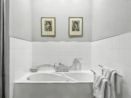 A Collection Rue dAntibes Elegant 130 m2 Designer Apartment