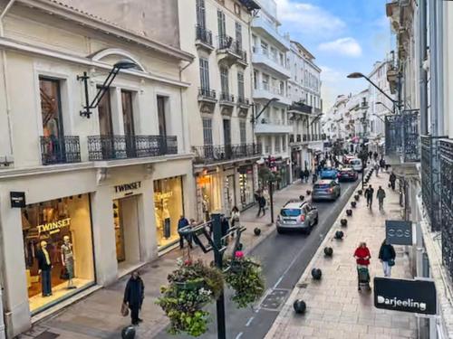 A Collection Rue dAntibes Elegant 130 m2 Designer Apartment
