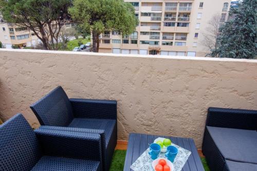Apartment with pool and balcony