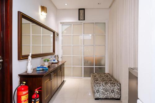 a bathroom with a large glass door and a stool at Senen Lanka in Kelaniya