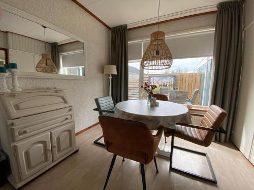 a kitchen and dining room with a table and chairs at Huis bij het water in uitstekend fiets-, vis- en vaargebied in Jutrijp