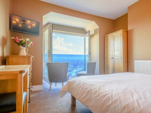 a bedroom with a bed and a view of the ocean at 3 Bed in Bideford oc-78796 in Northam