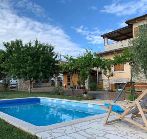 Flat with shared pool in Fiorini