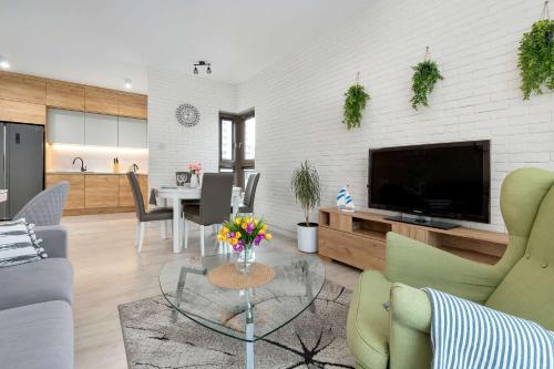Family Apartment for 8 People with Parking, Balcony and 2 Bathrooms by Noclegi Renters
