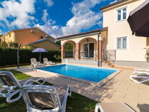 Apartment Lara with pool