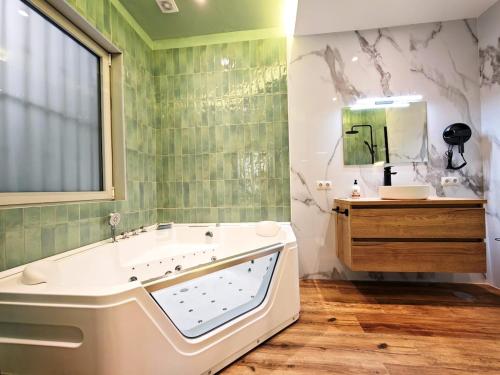 Fadrique Suites 15