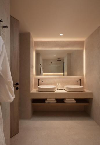 a bathroom with two sinks and a large mirror at Hotel Sumratin in Dubrovnik