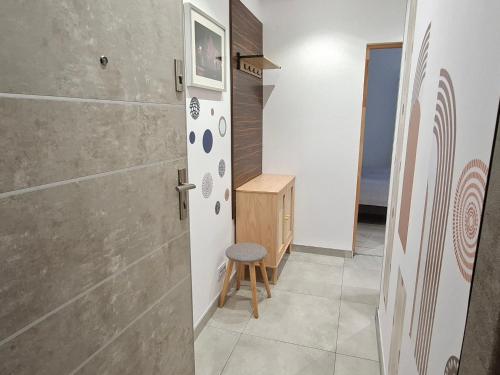 a hallway with a stool and a wall at 91 kroków - 91 steps free parking in Bolesławiec