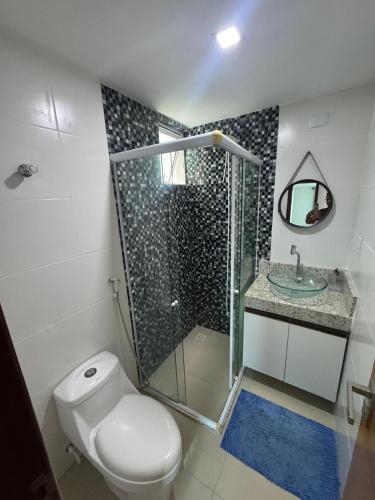 a bathroom with a shower and a toilet and a sink at 2 quartos a 300m do mar do bessa in João Pessoa
