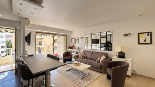 2 Room modern, terrace and Parking