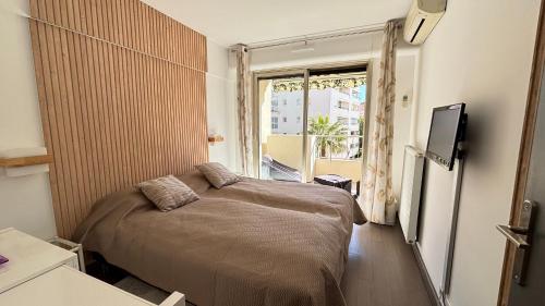 2 Room modern, terrace and Parking