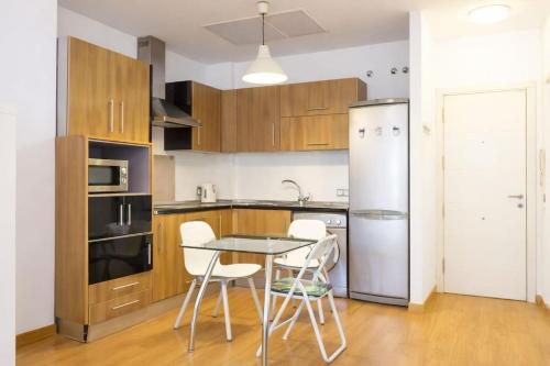 Modern Apt I AC I Calle Alamos I 1 min to Plaza Merced