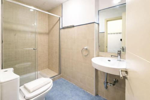 Modern Apt I AC I Calle Alamos I 1 min to Plaza Merced